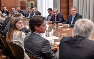 Luis Caputo vaticina un 2026 "espectacular" tras reunión con empresas británicas