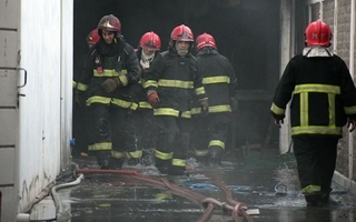 Voraz incendio arrasó Telas Alicia, dejó destrucción total en el depósito y pérdidas millonarias