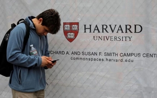 Harvard sufrió un ataque de vishing y quedaron expuestos datos de miles de alumnos