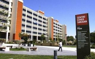 Trabajadores del Centro Cívico se manifestaron en la mañana