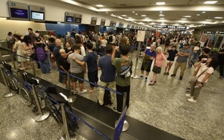 Evacuación y demoras en Aeroparque por un intenso operativo de seguridad