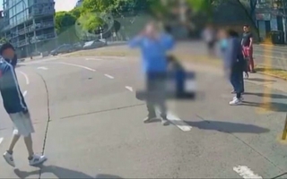 “No, por favor”: el video del momento en que un colectivo atropelló a una mujer