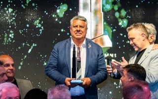 Clubes del Ascenso y Primera mostraron total apoyo a Chiqui Tapia