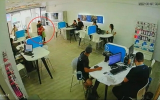 Ladrones entraron a robar a un local de telefonía y tomaron a un niño de rehén