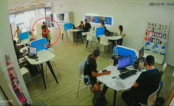 Ladrones entraron a robar a un local de telefonía y tomaron a un niño de rehén