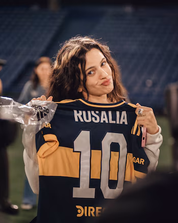 Rosalía en La Bombonera: recorrido y camiseta oficial