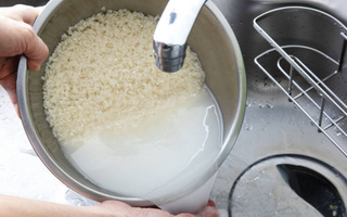 ¿Hay que lavar el arroz antes de cocinarlo?