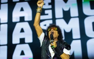 La Mona Jiménez cerró el año con un show multitudinario y estrellas invitadas