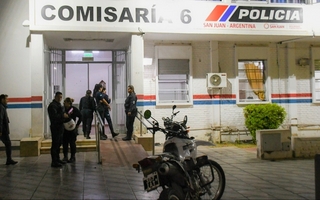 Agredió brutalmente a su pareja, la policía llegó a su casa y los atacó con un cuchillo