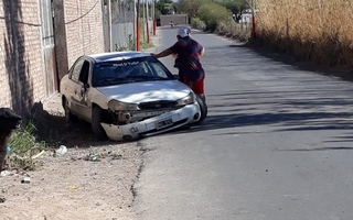 Iba borracho y volcó con su auto en Chimbas
