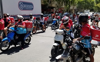 Pedidos Ya en San Juan: cada vez más riders y el trabajo no alcanza para todos