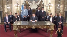Milei presentó un DNU que cambia el país que se conocía por uno nuevo