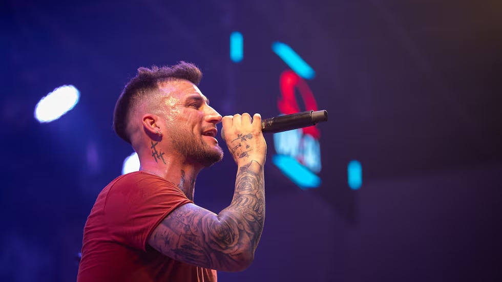 Omega festeja 15 años de historia con música y $1.000.000 en premios