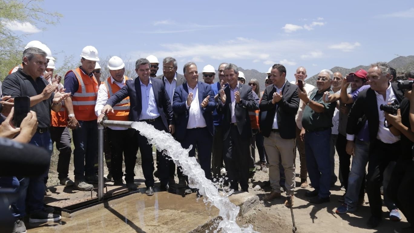 Orrego inauguró obras clave para mejorar el servicio de agua potable en ...