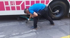 Ciclista zafó de morir tras ser arrollado por un colectivo en Capital