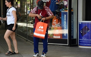 Comercios en alerta: octubre volvió a cerrar con números rojos