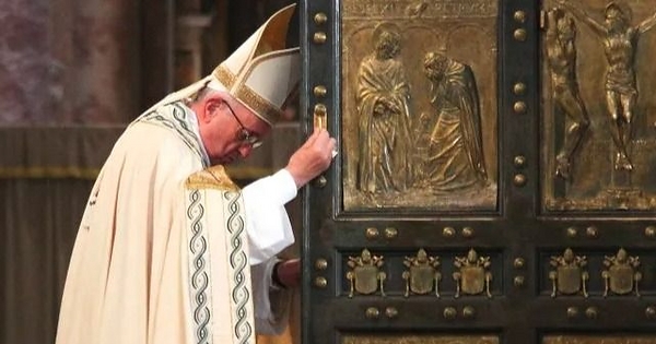 El papa Francisco inició el Jubileo anual con la apertura de la Puerta ...