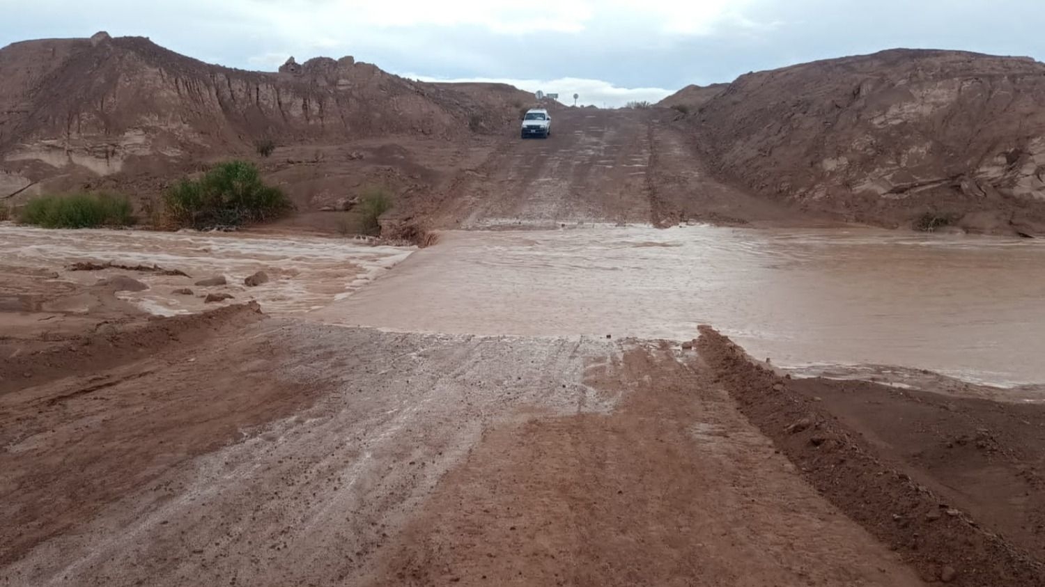 Tras el informe de DIARIO HUARPE, Orrego anunció la licitación de los puentes para Mogna