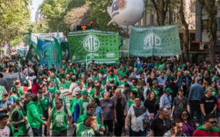 El Gobierno nacional analiza recortar personal y ATE podría adelantar el paro 