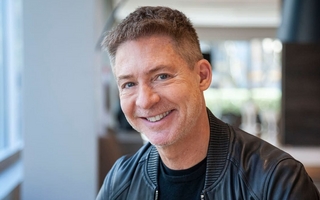 Adrián Suar reveló con qué famoso intentó hacer un trío sexual