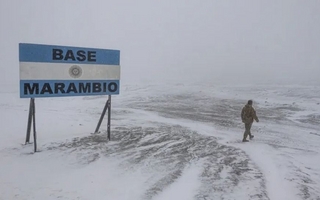Dos docentes argentinos llevan 20 días varados en la Antártida