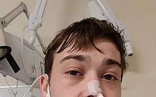 La historia del hombre que vomita 60 veces al día por una extraña enfermedad