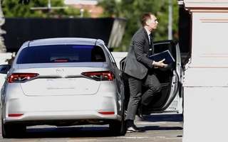 Santilli recibe al embajador de EE.UU. en una semana clave de negociaciones