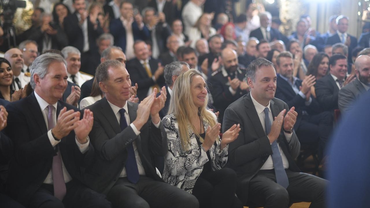 Funcionarios del Gobierno presenciaron el acto.