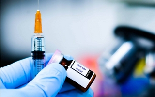 Vacuna contra herpes zóster podría prevenir y ralentizar la demencia en mayores de 60 años