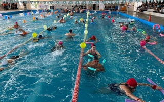 Así fue la muestra de cierre de natación de Actívate y Adultos Saludables