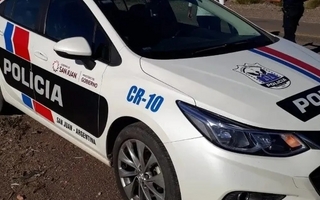 Apareció un hombre muerto en una acequia: investigan si lo mataron