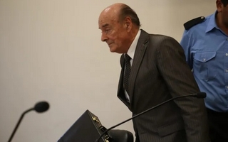 Abogado imputado por tenencia de arma pidió para si mismo un examen mental