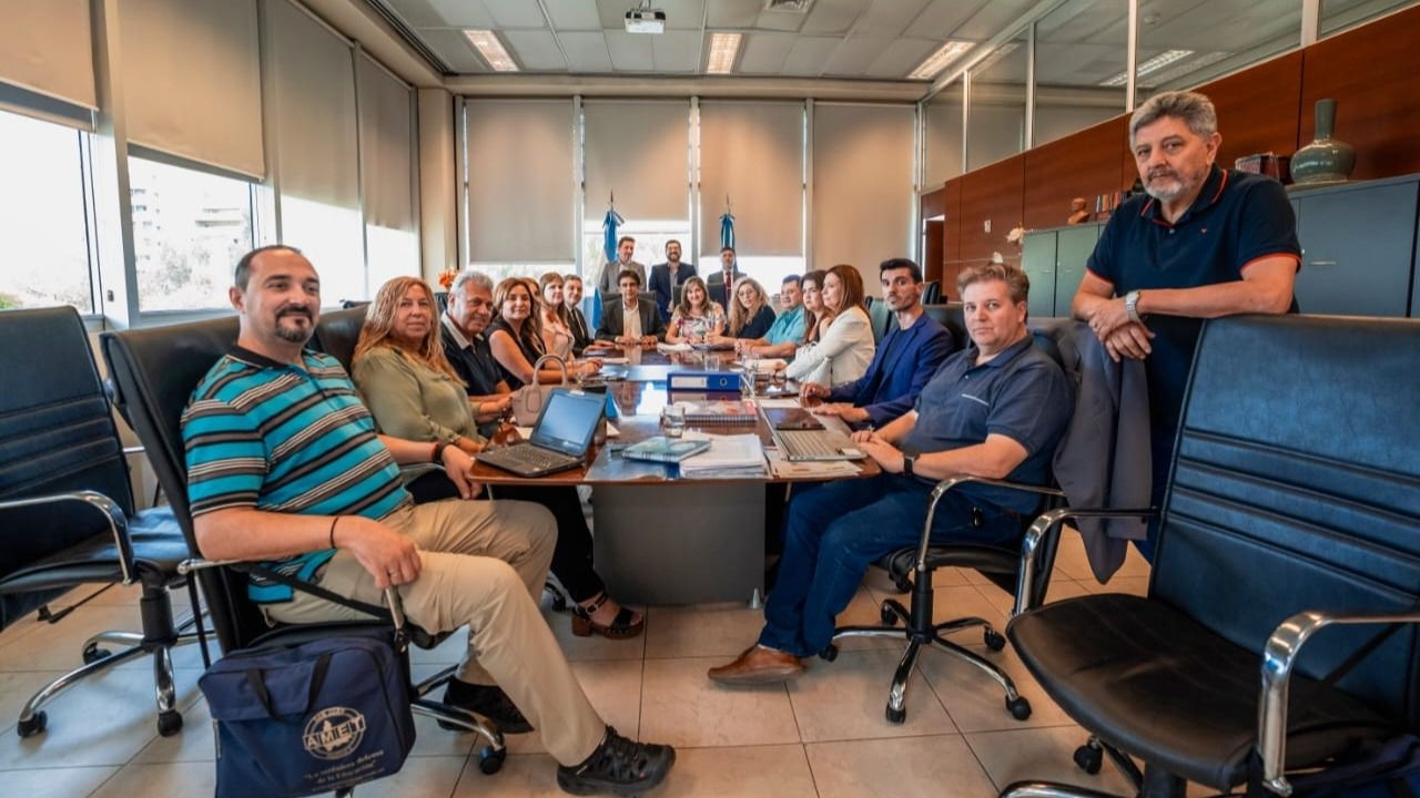 Sin oferta salarial, docentes definen postura en plenarios gremiales