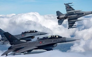 Milei recibirá mañana los aviones F-16 y encabezará el acto del vuelo inaugural