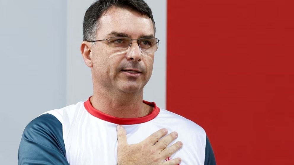 Flávio Bolsonaro anuncia su candidatura presidencial para las ...