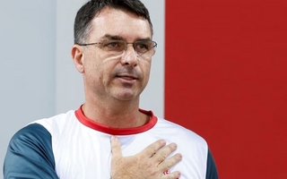 El hijo mayor de Jair Bolsonaro anunció que será candidato presidencial