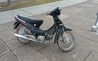 Una mujer quedó detenida tras el robo de una moto en Rawson