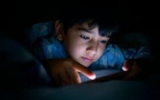 Tener un celular antes de los 12 años aumenta la probabilidad de depresión, según estudio