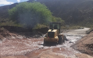 Alertan por el riesgo de caída de rocas y crecientes en el tramo Jáchal-Rodeo