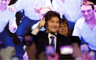 Milei cierra el 2025 con apoyo y mantiene un 50% de imagen positiva