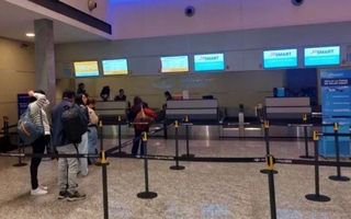 Un baterista de rock aseguró tener una bomba en un aeropuerto