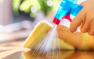 Bloquean la venta de una marca de limpieza por irregularidades