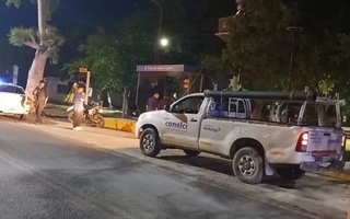 Un adolescente se electrocutó tras tocar un caño de la parada de colectivos