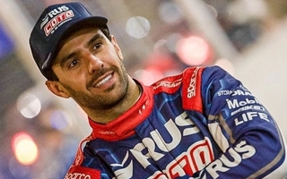 Quién es la famosa que fue vista en el auto del esposo de Nicole Neumann