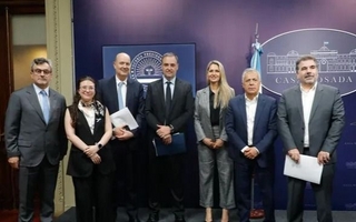 El Gobierno presentó el informe final del Consejo de Mayo sin representación sindical