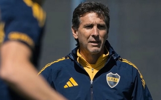Boca definirá el futuro de Úbeda y el plantel está en la mira