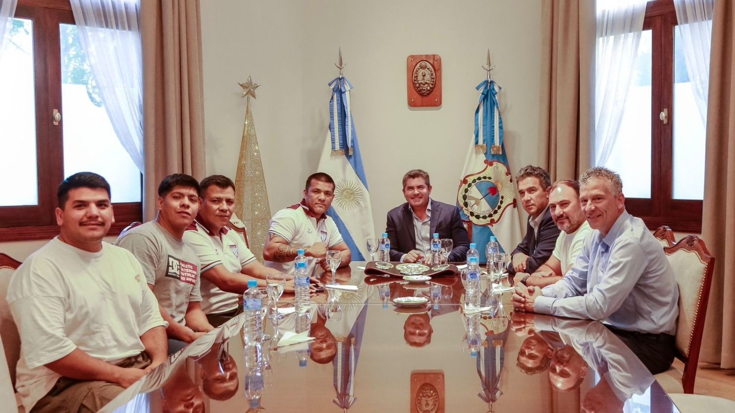 El campeón estuvo acompañado por su hermano y entrenador, Fito Fernández. Foto: Gentileza