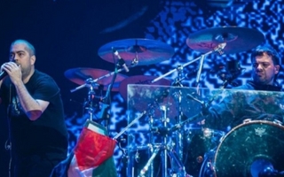 De sobrevivir a Cromañón a tocar con el Pato Fontanet y ser detenido por amenaza de bomba