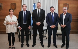 Orrego se reunió con Santilli y Adorni por el presupuesto y Ley de Glaciares