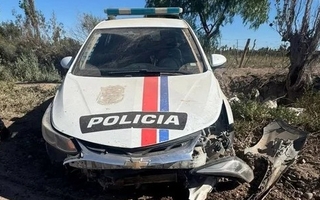 Dos policías chocaron un patrullero en Pocito y no saben cómo pasó